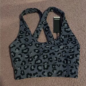 NWT Monrow Snow Leopard Cheetah Gray Pullover Sports Bra Size XS Yoga Sporty